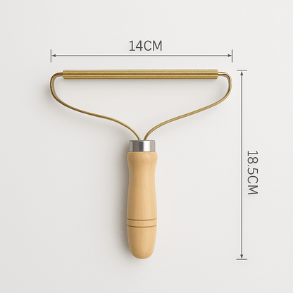 Portable Pet Hair & Lint Remover – Manual Brush for Clothes and Furniture with wooden handle and metal frame, dimensions 14cm x 18.5cm