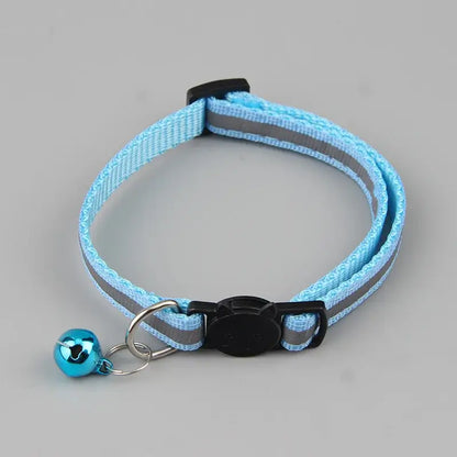 Reflective blue cat collar with bell, adjustable size from 19-32 cm, featuring a safety flashing light.