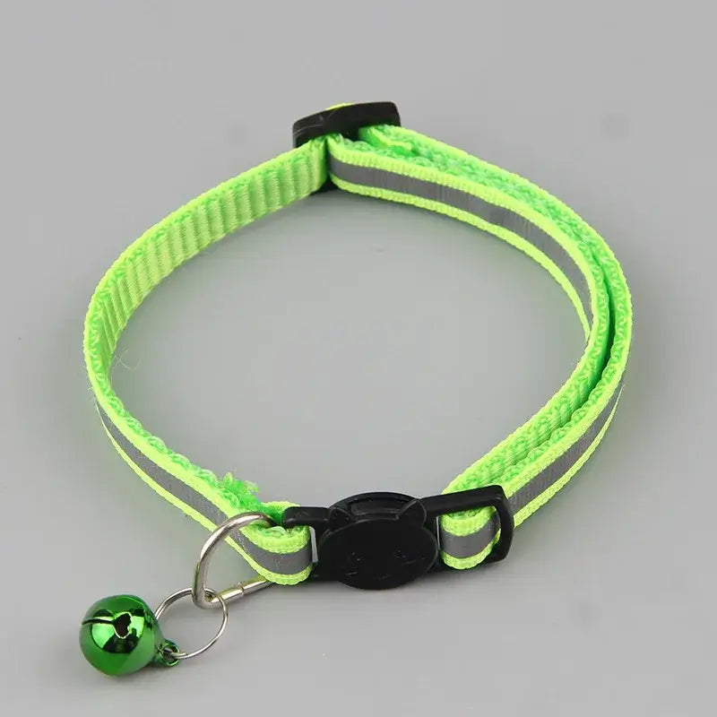 Green reflective cat collar with bell, adjustable size, enhances safety with flashing light, stylish design, fits 19–32 cm circumference.